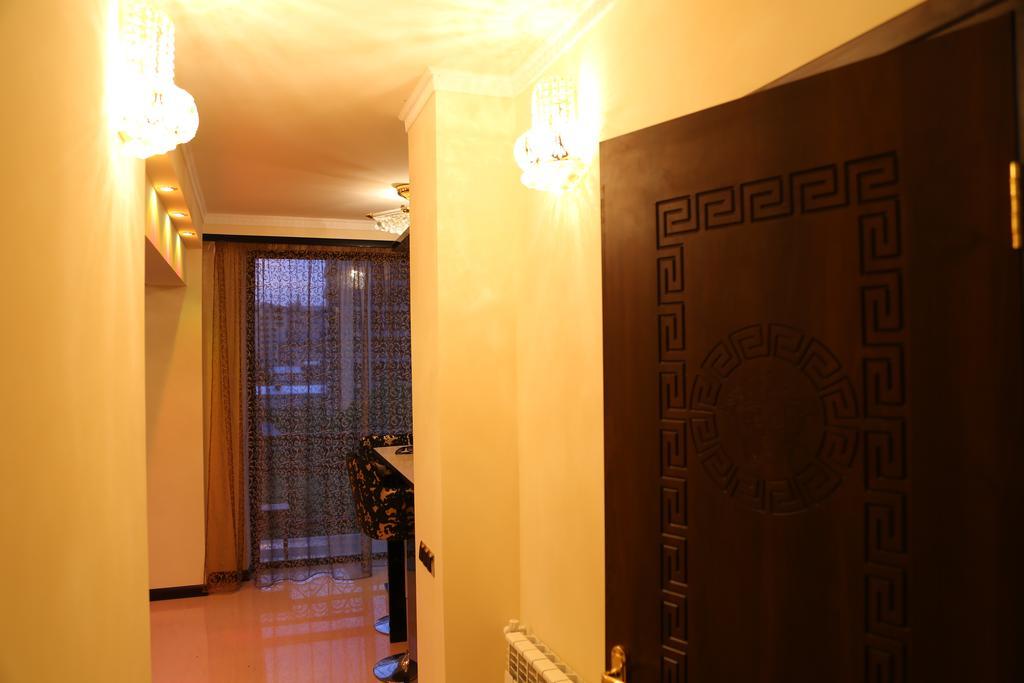 Versace Downtown Yerevan Apartment Bilik gambar