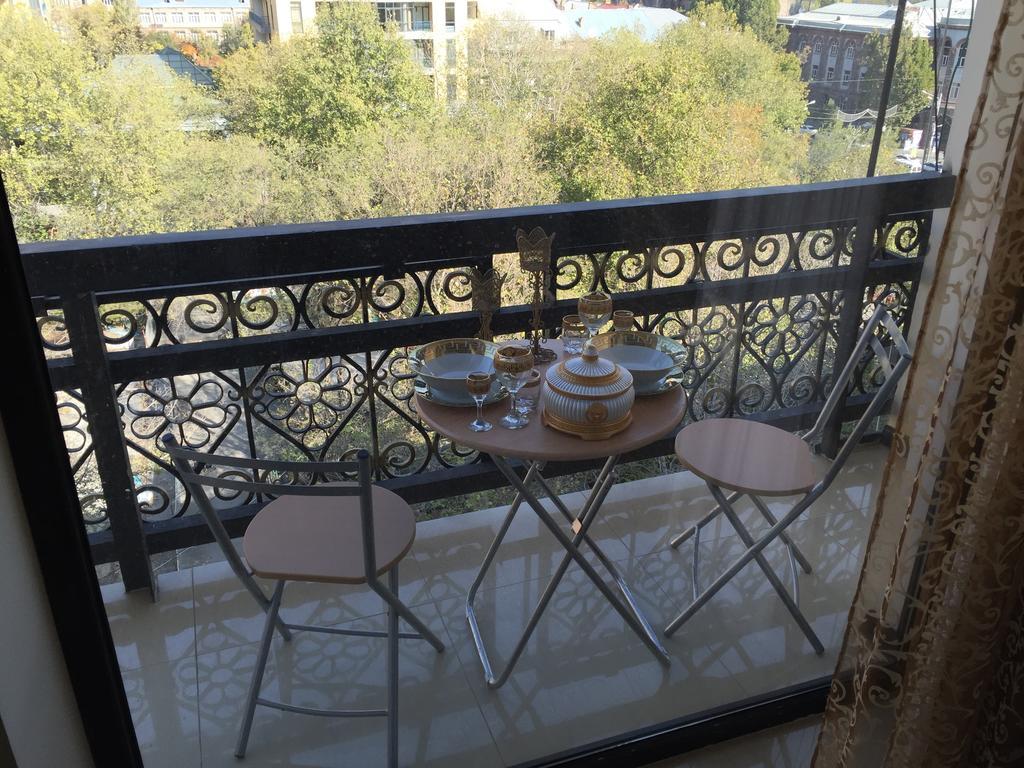 Versace Downtown Yerevan Apartment Bilik gambar