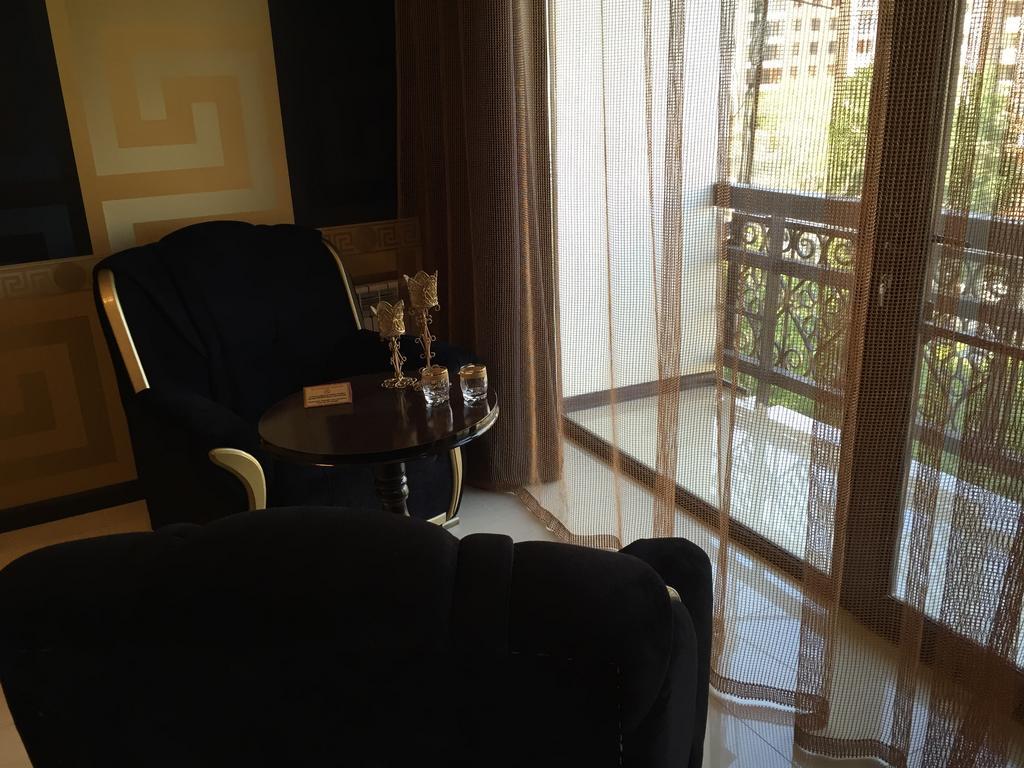 Versace Downtown Yerevan Apartment Bilik gambar