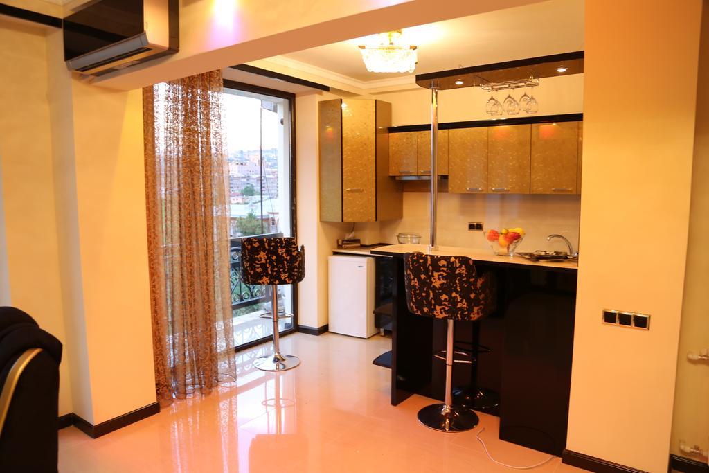 Versace Downtown Yerevan Apartment Bilik gambar